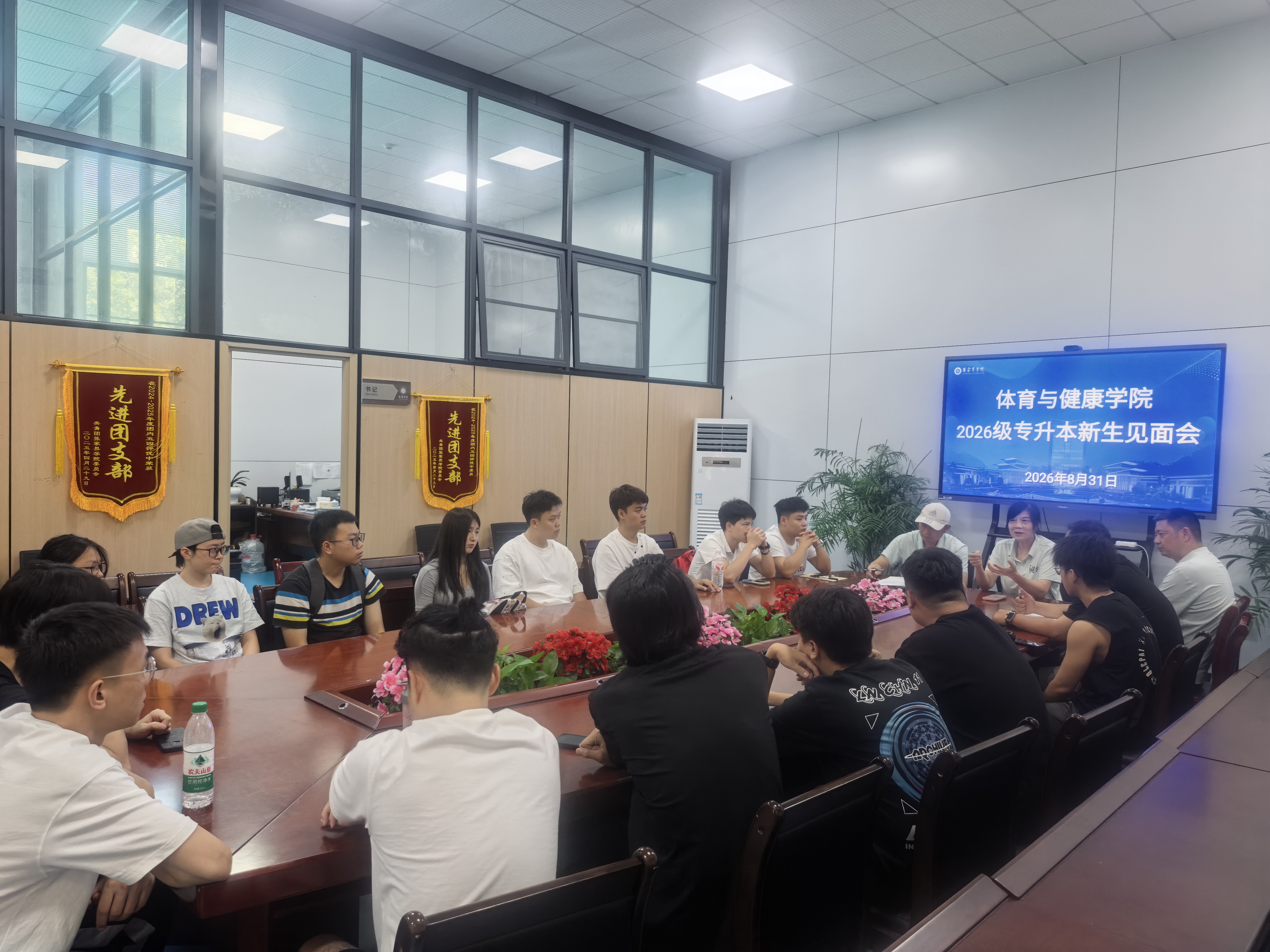 84015
